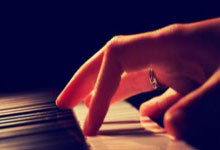 明天绿军客战灰熊 杰伦-布朗因右膝撞击伤出战成疑.